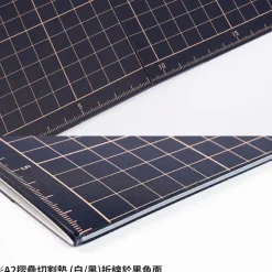 MADWORKS : A2/A3 FOLDABLE MODEL CUTTING MAT (WHITE) ( TAPIS DE DECOUPE PLIABLE )