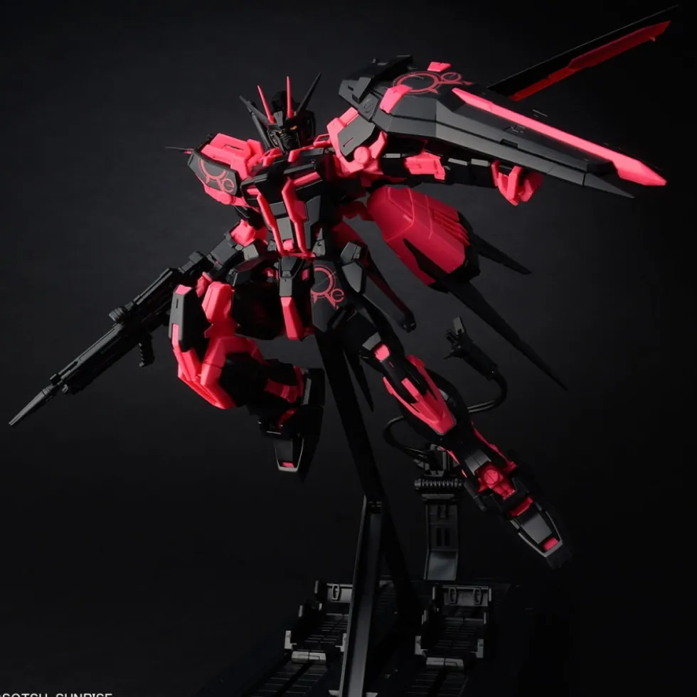 MG 1/100 AILE STRIKE GUNDAM Ver.RM (Recirculation Color / Neon Pink) (GAT-X105+AQM/E-X01)