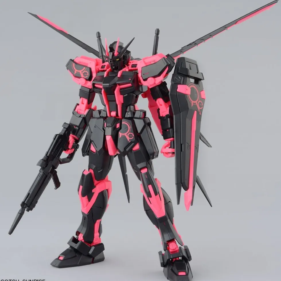 MG 1/100 AILE STRIKE GUNDAM Ver.RM (Recirculation Color / Neon Pink) (GAT-X105+AQM/E-X01)